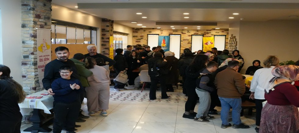 DOKMER’DE SEVGİ KAZANDI: DOWN SENDROMLULAR GÜNÜ’NE RENKLİ KUTLAMA