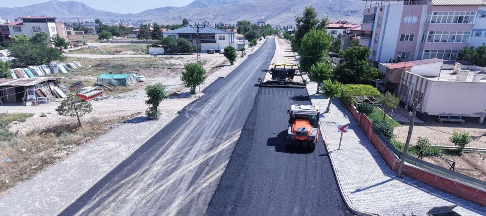ELBİSTAN’DA BÜYÜKŞEHİR’İN ASFALT ÇALIŞMALARINA ESNAF VE VATANDAŞTAN TAM NOT