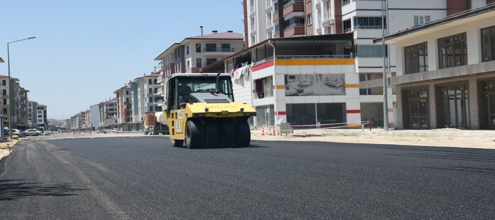 ELBİSTAN HACI ESAT EFENDİ CADDESİ BÜYÜKŞEHİR’LE MODERN GÖRÜNÜME KAVUŞUYOR