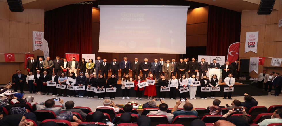 GENÇLER KÜRSÜDE PROJESİ İL FİNALİ YOĞUN KATILIMLA GERÇEKLEŞTİRİLDİ