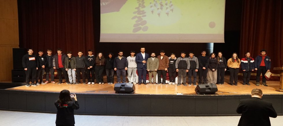 GENÇLER KURTULUŞU OYNADI, KAHRAMANMARAŞ BÜYÜKŞEHİR’DEN KÜLTÜR GEZİSİ KAZANDI