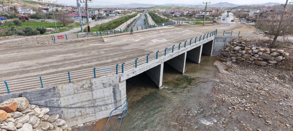 KAHRAMANMARAŞ BÜYÜKŞEHİR, 10 MİLYONLUK YATIRIMLA ŞEKEROBA’NIN YENİ KÖPRÜSÜNÜ HİZMETE SUNDU