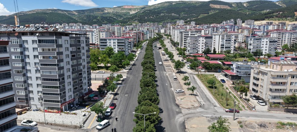 KAHRAMANMARAŞ BÜYÜKŞEHİR, AHIR DAĞI CADDESİ’NDE ASFALT SERİMİNİ TAMAMLADI