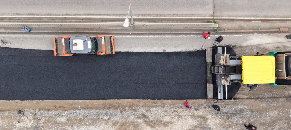 KAHRAMANMARAŞ BÜYÜKŞEHİR, ASFALT MESAİSİNİ DULKADİROĞLU’NDA SÜRDÜRÜYOR