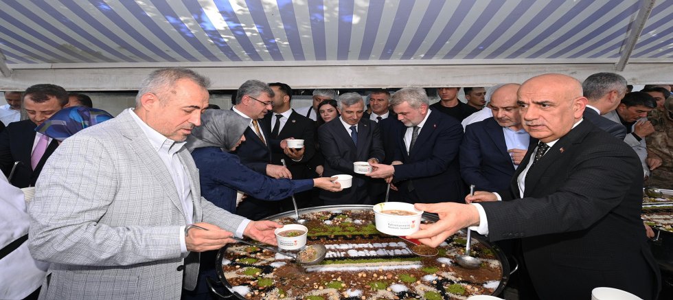 KAHRAMANMARAŞ BÜYÜKŞEHİR, BİNLERCE VATANDAŞI AŞURE BEREKETİNDE BULUŞTURDU