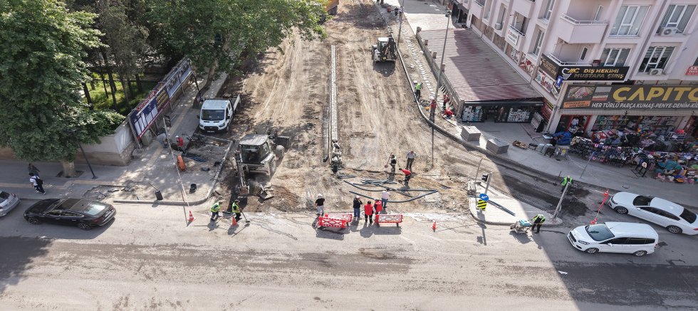 KAHRAMANMARAŞ BÜYÜKŞEHİR, CAHİT ZARİFOĞLU CADDESİ’NDE KAPSAMLI YENİLEME ÇALIŞMASI BAŞLATTI