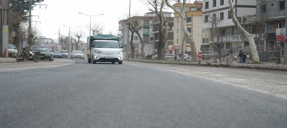 KAHRAMANMARAŞ BÜYÜKŞEHİR’DEN DULKADİROĞLU’NDA ASFALT SEFERBERLİĞİ 