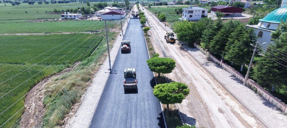 KAHRAMANMARAŞ BÜYÜKŞEHİR’DEN ELBİSTAN İĞDE’DE ULAŞIM ATAĞI; YÜRÜYÜŞ YOLU TAMAM, ASFALT BAŞLADI