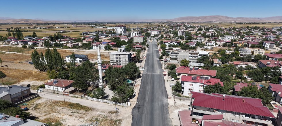 KAHRAMANMARAŞ BÜYÜKŞEHİR’DEN ELBİSTAN’IN ULAŞIMINA GÜÇ KATACAK BİR ASFALT YATIRIMI DAHA
