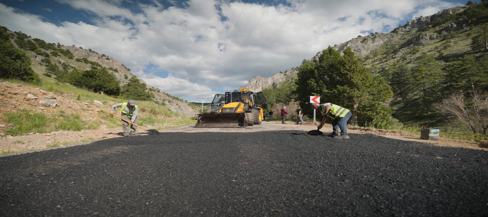 KAHRAMANMARAŞ BÜYÜKŞEHİR’DEN GÖKSUN’DA ULAŞIM ATAĞI; GRUP YOLLARI YENİLENİYOR, YENİ ARTERLER AÇILIYOR