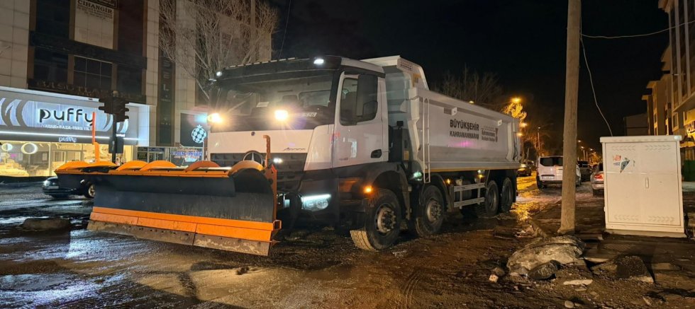 KAHRAMANMARAŞ BÜYÜKŞEHİR’DEN KUZEY İLÇELERDE KAR NÖBETİ