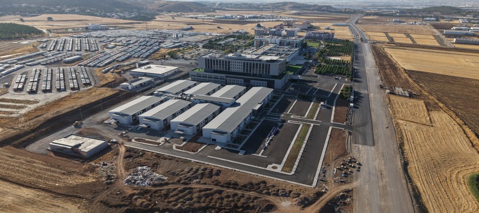 KAHRAMANMARAŞ BÜYÜKŞEHİR’DEN NFK ŞEHİR HASTANESİ VE FERHUŞ SAĞLIK KOMPLEKSİ ÇEVRESİNE DÜZENLEME