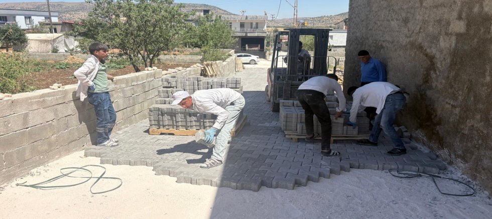 KAHRAMANMARAŞ BÜYÜKŞEHİR’DEN PAZARCIK UFACIKLI’YA 6 BİN METREKARELİK KİLİT PARKE