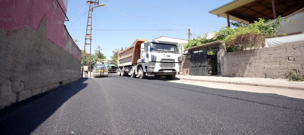 KAHRAMANMARAŞ BÜYÜKŞEHİR’DEN YENİ HAFTADA 17 NOKTADA ASFALT MESAİSİ