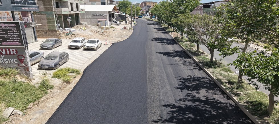 KAHRAMANMARAŞ BÜYÜKŞEHİR, DOĞUKENT YOLUNDA ASFALT MESAİSİNİ SÜRDÜRÜYOR