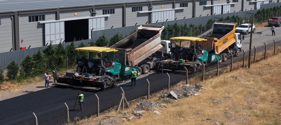 KAHRAMANMARAŞ BÜYÜKŞEHİR, DULKADİROĞLU GENÇOSMAN’DA ASFALT MESAİSİNİ SÜRDÜRÜYOR