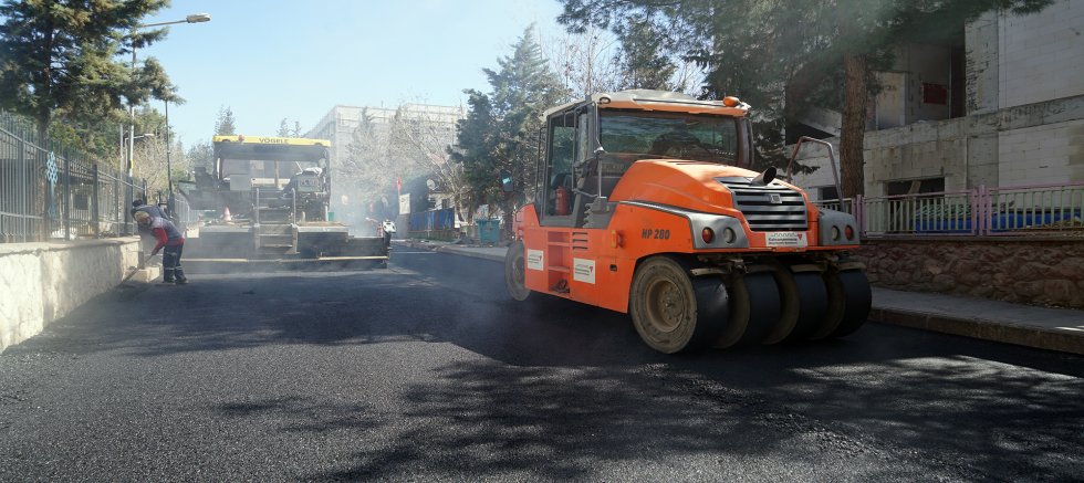 KAHRAMANMARAŞ BÜYÜKŞEHİR, DULKADİROĞLU’NDA YOL YENİLEMELERİNİ SÜRDÜRÜYOR
