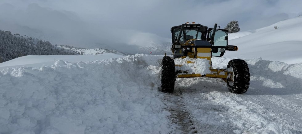 KAHRAMANMARAŞ BÜYÜKŞEHİR EKİPLERİ 7/24 SAHADA
