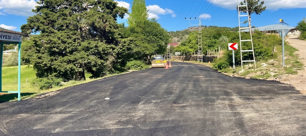 KAHRAMANMARAŞ BÜYÜKŞEHİR, GÖKSUN’DA YOL YATIRIMLARINI ARTIRARAK SÜRDÜRÜYOR