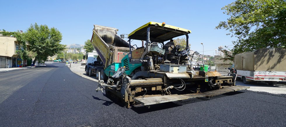 KAHRAMANMARAŞ BÜYÜKŞEHİR’İN ASFALT MESAİSİ YENİ HAFTADA 17 NOKTADA SÜRECEK