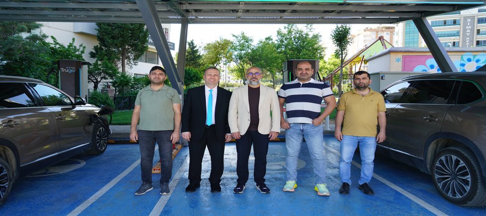 KAHRAMANMARAŞ BÜYÜKŞEHİR’İN ELEKTRİKLİ ARAÇ ŞARJ ALTYAPISINA TRUGO’DAN BÜYÜK ÖVGÜ