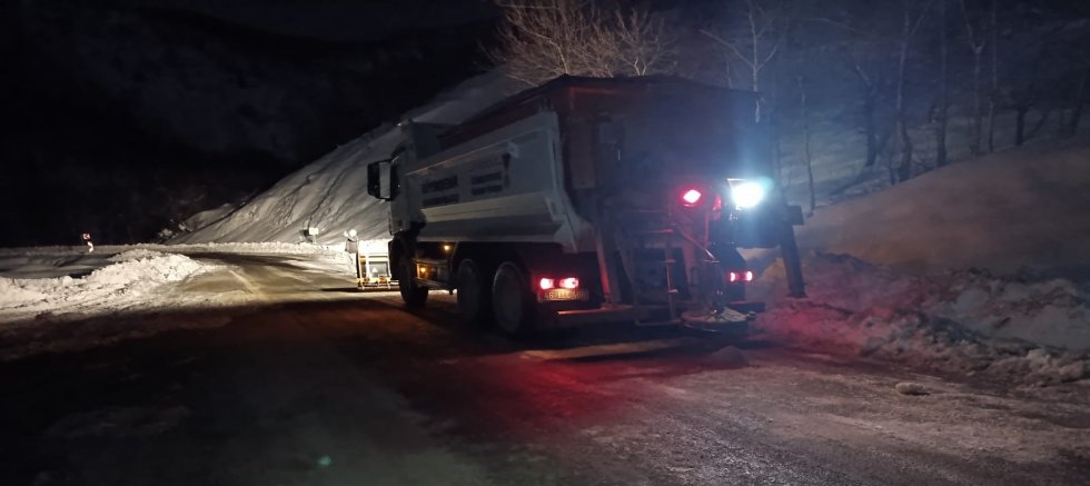 KAHRAMANMARAŞ BÜYÜKŞEHİR, KIRSALDA DA KARLA MÜCADELESİNİ KESİNTİSİZ SÜRDÜRÜYOR