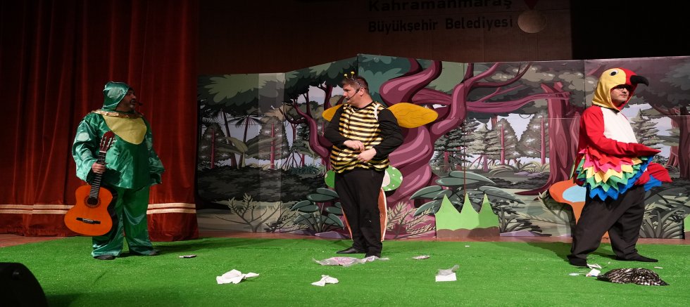 KAHRAMANMARAŞ BÜYÜKŞEHİR, MİNİKLERİN HAYAL DÜNYASINI SAHNEYLE BULUŞTURDU