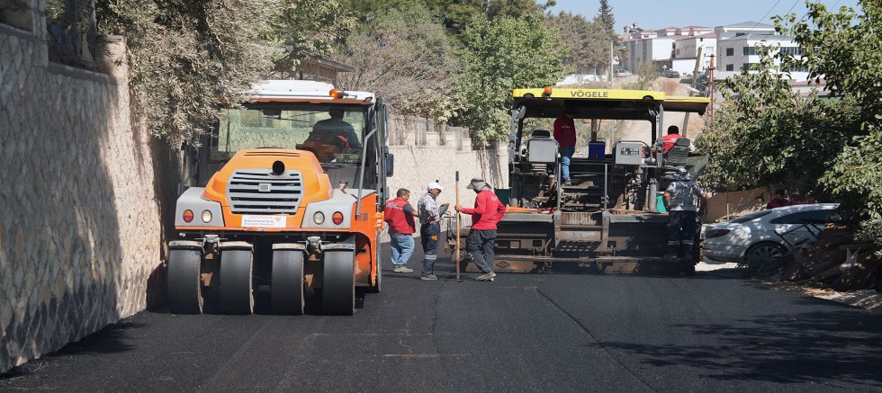KAHRAMANMARAŞ BÜYÜKŞEHİR, ONİKİŞUBAT KÂTİP ÇELEBİ CADDESİ’Nİ ASFALTLIYOR  
