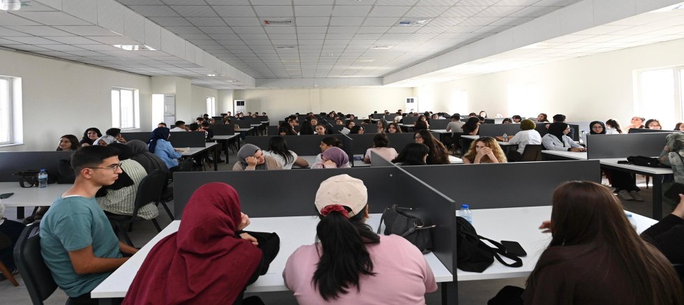 KAHRAMANMARAŞ BÜYÜKŞEHİR PUSULA MARAŞ EĞİTİM MERKEZİ’YLE GENÇLERİN YANINDA