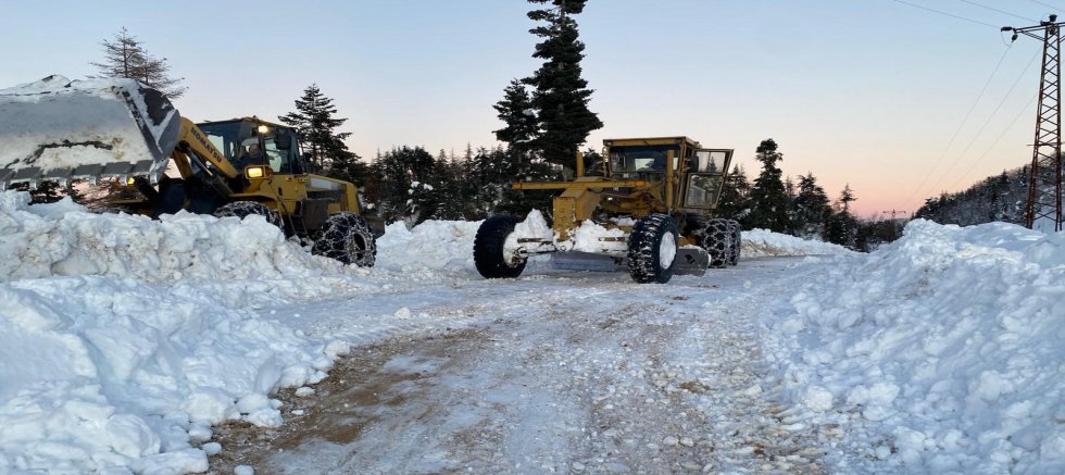 KAHRAMANMARAŞ BÜYÜKŞEHİR SAHADA; KARLA MÜCADELEDE TAM KADRO MES