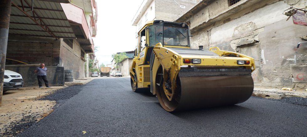 KAHRAMANMARAŞ BÜYÜKŞEHİR, SOKAK SOKAK CADDE CADDE ASFALT ÇALIŞMASINI SÜRDÜRÜYOR