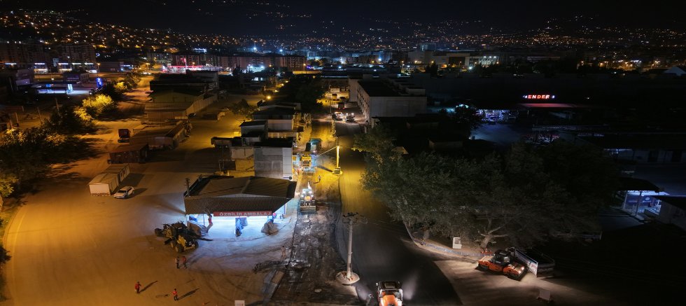 KAHRAMANMARAŞ BÜYÜKŞEHİR, TOPTANCILAR SİTESİ’NDE ASFALT MESAİSİNDE