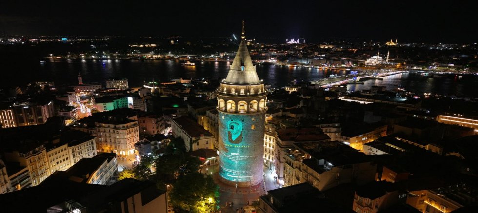KAHRAMANMARAŞ’IN “EDEBİYAT” IŞIĞI GALATA KULESİ’NE YANSIDI