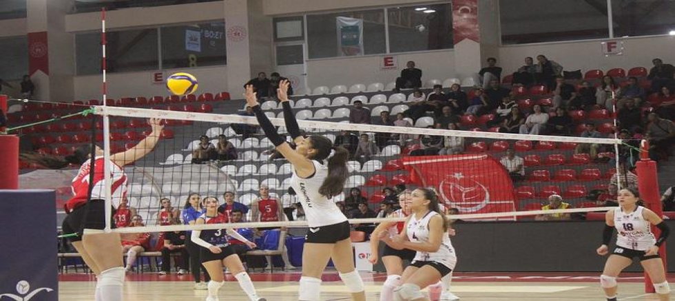 KAHRAMANMARAŞ’IN SULTANLARI SET VERMEDİ: ANTEPİA’YI 3-0 MAĞLUP ETTİ!
