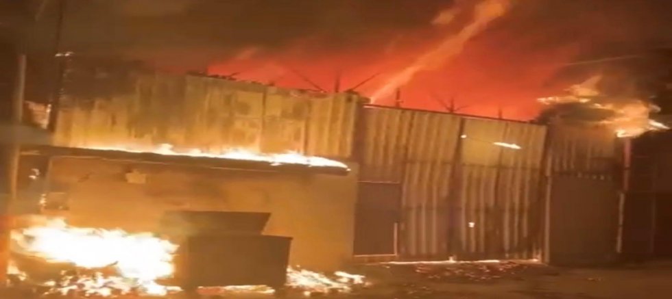 KAHRAMANMARAŞ’TA DEPO YANGINI