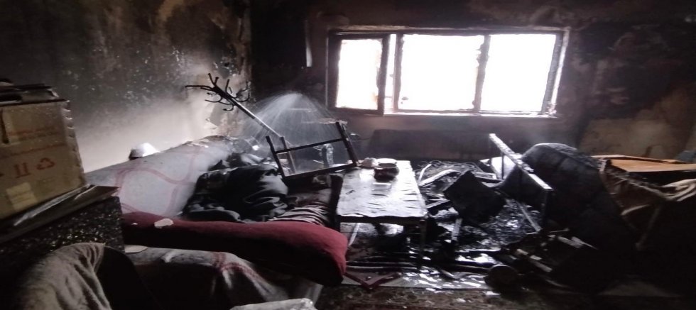 KAHRAMANMARAŞ’TA EV YANGINI: 1 KİŞİ KURTARILDI