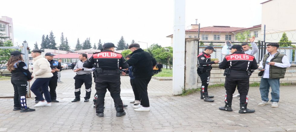 KAHRAMANMARAŞ’TA “GÜVENLİ OKUL, GÜÇLÜ GELECEK” DENETİMLERİ SÜRÜYOR