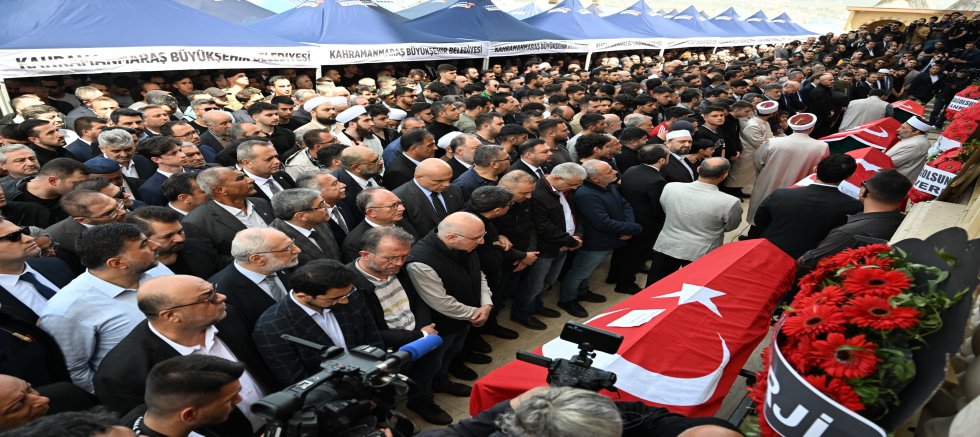 KAHRAMANMARAŞ’TA HAYATINI KAYBEDEN ÖĞRENCİLER SON YOLCULUĞUNA UĞURLANDI