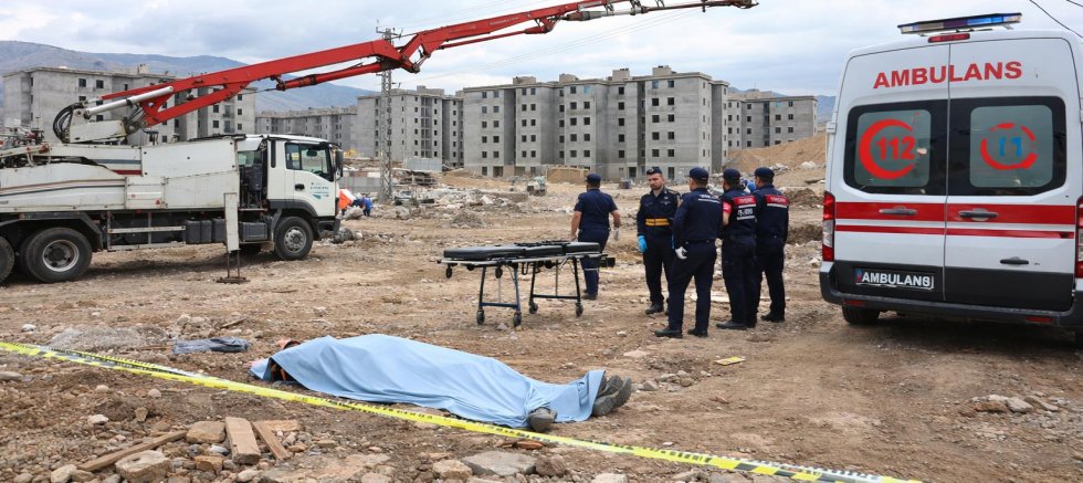 KAHRAMANMARAŞ’TA İNŞAATTA ELEKTRİK AKIMI CAN ALDI