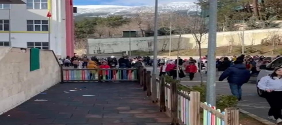 KAHRAMANMARAŞ’TA OKULDA YANGIN PANİĞİ