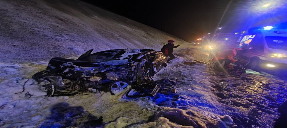 KAHRAMANMARAŞ’TA OTOMOBİL TIRA ARKADAN ÇARPTI: 2 YARALI
