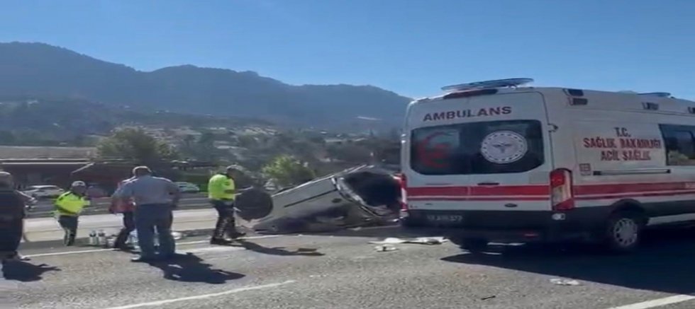 -KAHRAMANMARAŞ’TA OTOMOBİLİN TAKLA ATTIĞI KAZADA 1 KİŞİ ÖLDÜ, 4 KİŞİ YARALANDI