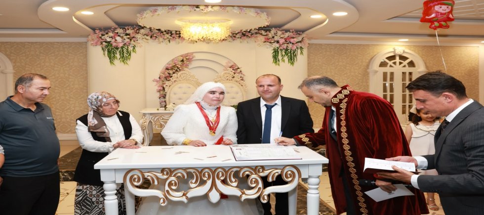 KAHRAMANMARAŞ’TA SEVGİ ENGEL TANIMADI: DOĞUŞTAN GÖRME ENGELLİ İKİ ÖĞRETMEN HAYATLARINI BİRLEŞTİRDİ