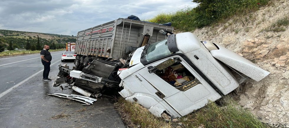 KAHRAMANMARAŞ’TA TIR KAZASI: SÜRÜCÜ YARALI