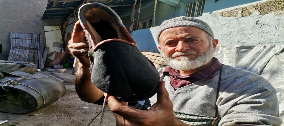 KAHRAMANMARAŞ’TA YARIM ASIRLIK YEMENİ USTASI TEKNOLOJİYE DİRENİYOR