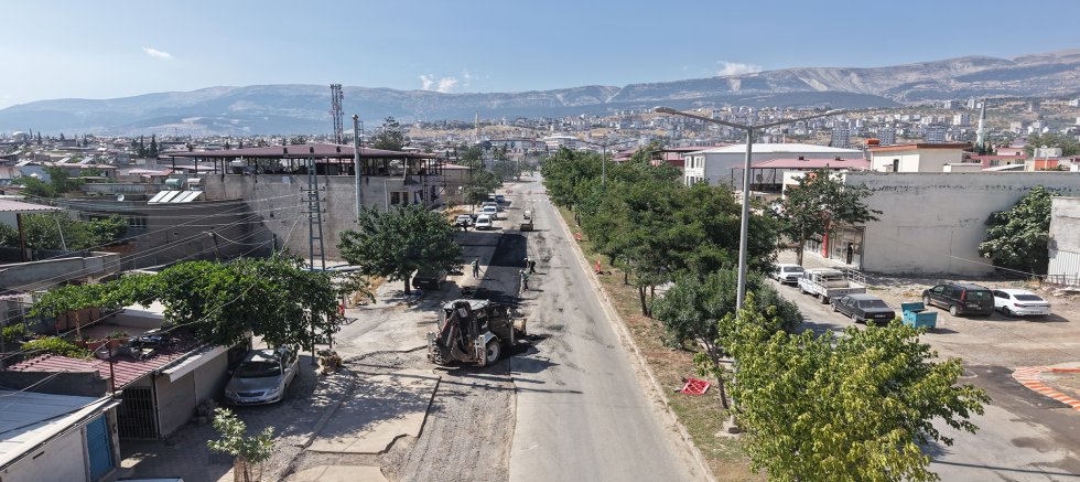 KASKİ KÖROĞLU CADDESİ’NDE SONA YAKLAŞTI: ALTYAPI TAMAMLANDI, ASFALT ÇALIŞMALARI DEVAM EDİYOR