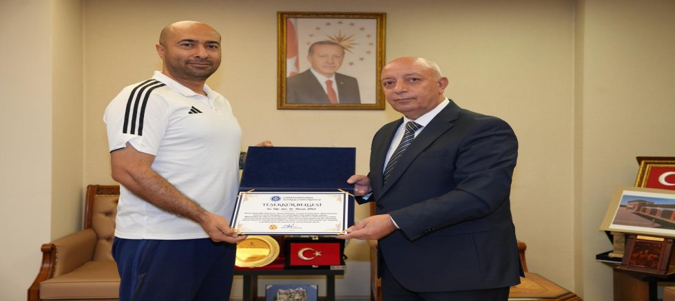 KİÜ’YE MİLLİ GURUR: ÖĞR. GÖR. HARUN JİRA’NIN GÖREV ALDIĞI U16 ÇİM HOKEYİ MİLLİ TAKIMI AVRUPA ŞAMPİYONU OLDU!
