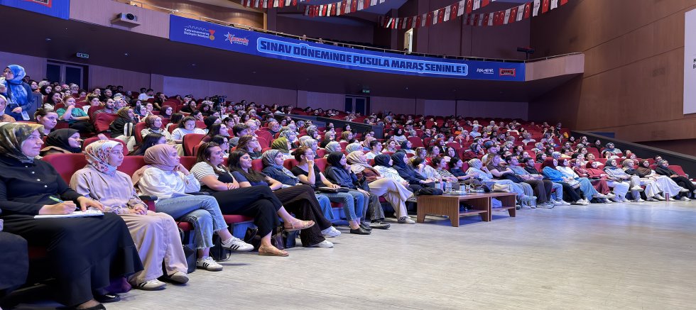 KPSS ADAYLARI SINAV ÖNCESİ BİLGİLERİNİ BÜYÜKŞEHİR’İN KAMPINDA TAZELİYOR