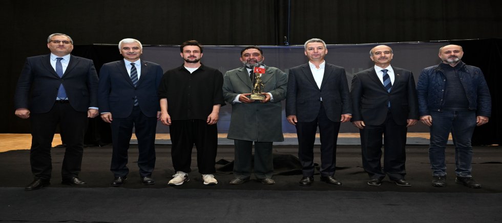 KSÜ’DE “FİRAVUNLA YÜZ YÜZE” ADLI TİYATRO OYUNU SAHNELENDİ