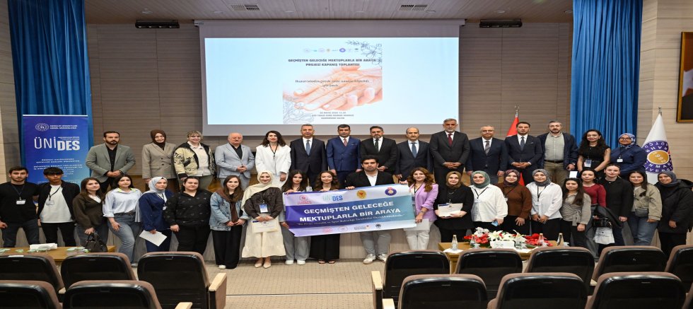 KSÜ’DE “GEÇMİŞTEN GELECEĞE MEKTUPLARLA BİR ARAYA” PROJESİNİN KAPANIŞ PROGRAMI GERÇEKLEŞTİRİLDİ